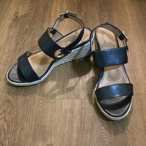 Vionic Women’s Wedge Espadrilles Size 10